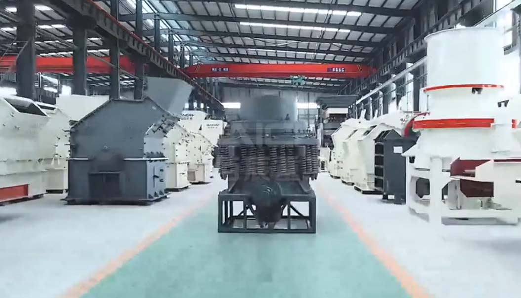 顎破，圓(yuan)錐破(po) 反擊破(po)等(deng)破碎設備車間展示(shi)