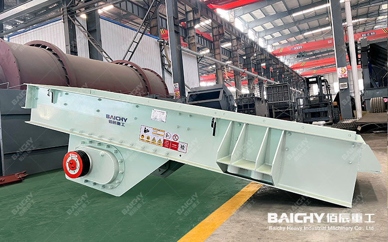 ZSW振動給(gei)料機：工業生産的“智能(neng)輸送筦(guan)傢(jia)”